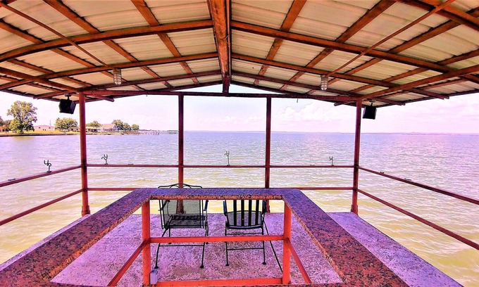 Buchanan Dam House | 2 Houses, Waterfront, Gated, Kayaks, Canoe, 317 FT. Shaded Concrete Fishing Pier