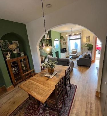 Adamsdown House | 2 Just the Splott Sleeps 6 8mins to Stadium
