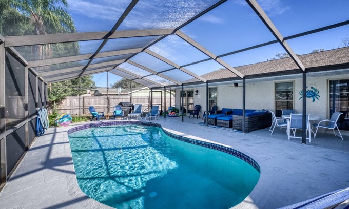 Whitfield House | 2 King bed, heated pool, game room, close to SRQ