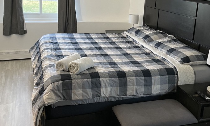 North Bellport Apartment | 2 King Bed Suite Apartment Near The Hamptons/NYC