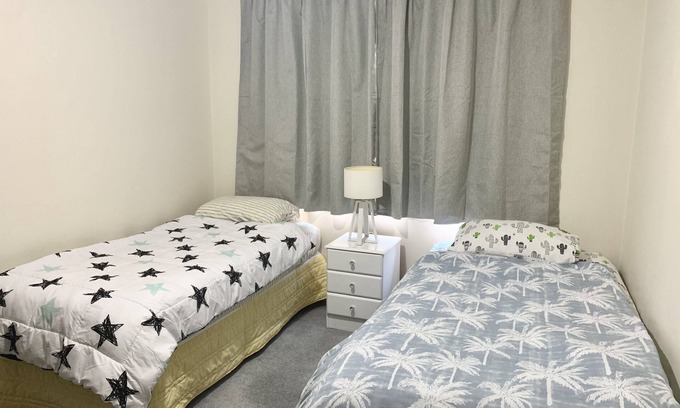 Hamilton House | 2 king single beds private room