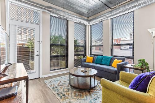 Old West Side Apartment | 2 Luxe 2BR Apts Near Big House w Parking & Gym