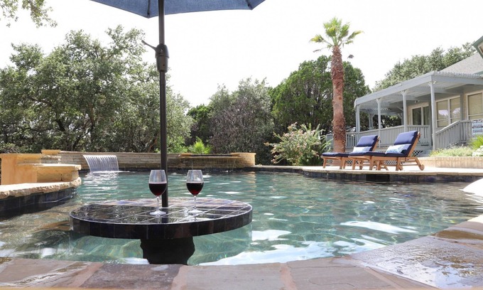 Lakeway House | 2 Master Suites, Private Pool with Hot Tub, Wrap-around Porch, Sun Room, Outdoor Kitchen