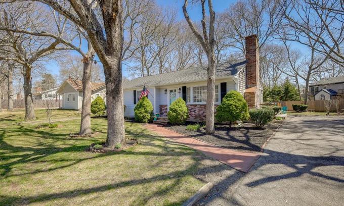 Hyannis House | 2 Mi to Craigville Beach Hyannis Home with Deck