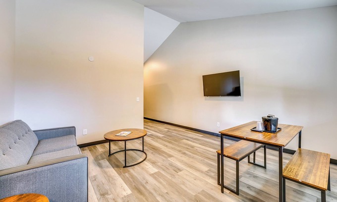 Port Huron Apartment | 2 Mi to Downtown Port Huron: Sleek Studio Apt