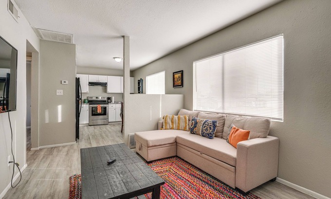 Downtown Phoenix Condo | 2 Mi to Dtwn & Chase Field: Condo w/City View!
