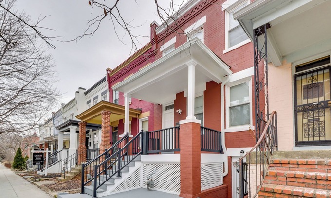 Bloomingdale Apartment | 2 Mi to Dtwn DC: WFH-Friendly Apt