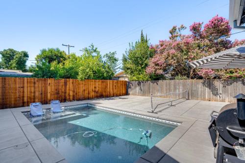 Sacramento House | 2 Mi to Dtwn Home with Private Pool in Sacramento