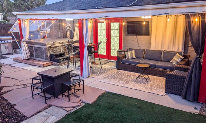Edgewater House | 2 Mi to Dtwn: Home w/Hot Tub in Denver!