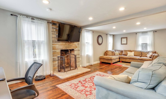 Foxboro House | 2 Mi to Gillette Stadium: Foxborough Retreat!