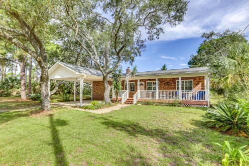 Panacea House | 2 Mi to Mashes Sands Beach Quiet Home with Dock!