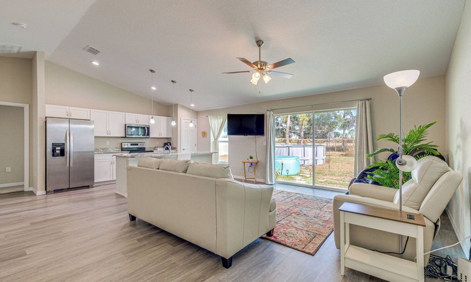 Dunnellon Cottage | 2 Mi to Rainbow Springs: Home w/Hot Tub!