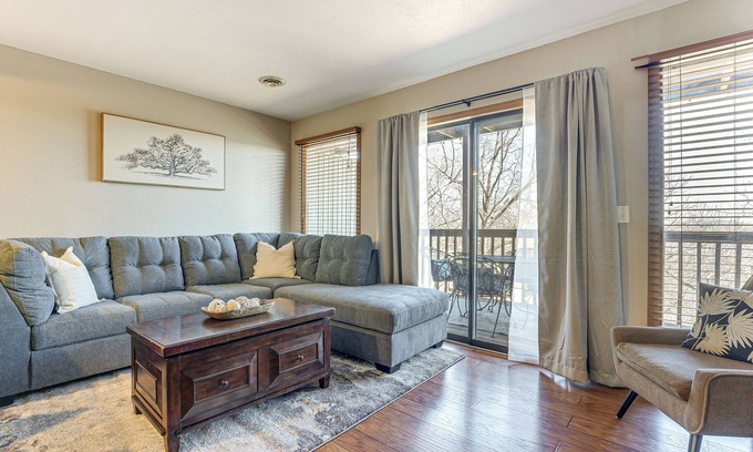 Notch Estates Condo | 2 Mi to Silver Dollar City: Condo in Branson West