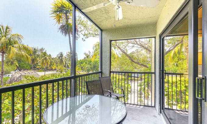 Marathon Condo | 2 Mi to Sombrero Beach: Condo w/Pool & Hot Tub