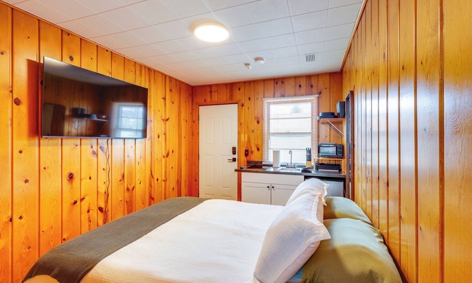Spearfish Apartment | 2 Mi to Spearfish Canyon: Central Getaway!
