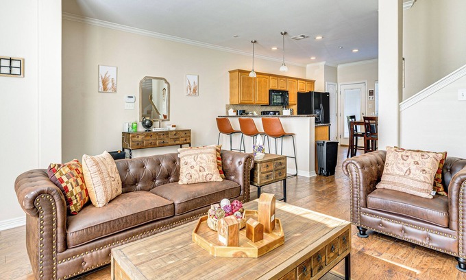 College Station House | 2 Mi to Texas A&M: Unit w/Pool & Hot Tub Access