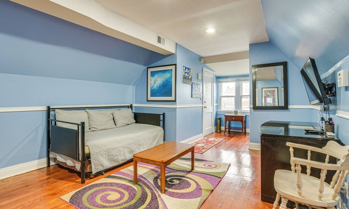 Washington Park Apartment | < 2 Mi to UChicago: Apt Near Bus Stops!