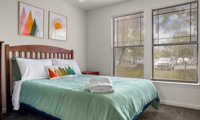 Bearss Plaza Apartment | 2 MI to USF! Pet Friendly! Pool and Gym!