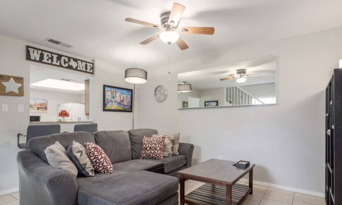 South Lamar Apartment | 2 Miles to DT | Updated Pet-Friendly Home for Four