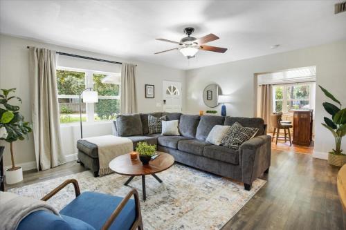 Gainesville House | 2 Miles to UF & DT - Pergola Fire Pit Game Room
