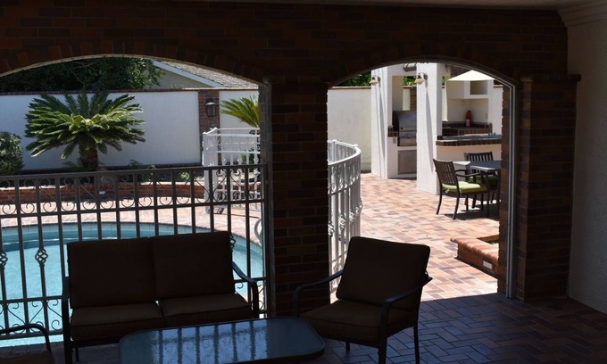 Northwest Anaheim House | 2 Min Away From Disney, 20 Min From The Beach, 45 Min To Downtown La