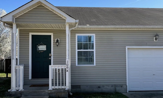 Clarksville Apartment | 2 min from Fort Campbell, 2Bdrm, cul-de-sac