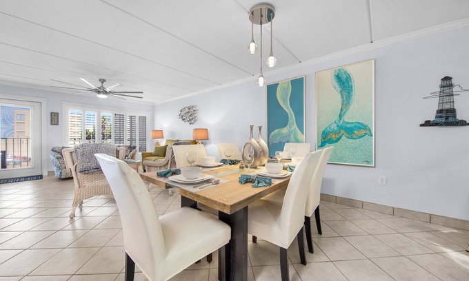 South Padre Island Condo | 2 MIN WALK 2 THE BEACH 5 BEDS GREAT LOCATION POOL HOT TUB