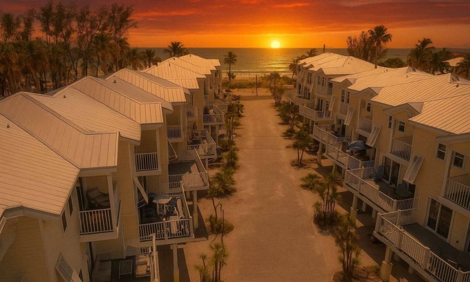 Bradenton Beach House | 2-Minute Walk to Beach - Heated Pool - Hot Tub - Family