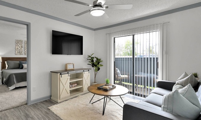 Webster Apartment | 2 Minutes to I-45|Central Location|Community Pool|Private Balcony|Laundry Facility|Fitness Center