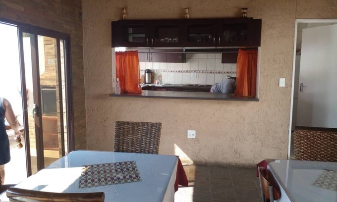 Windhoek West Bed & Breakfast | 2 minutes to the Kapana Feast