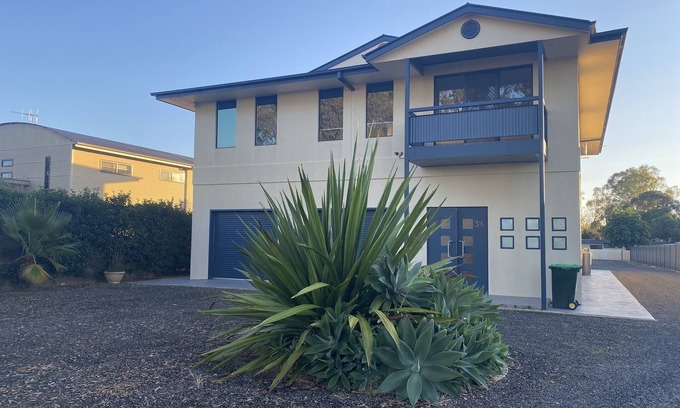 Bundalong House | 2 minutes to the Murray River large Family home