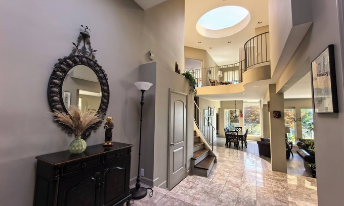 West Vancouver House | 2 minutes walk to Sandy Cove Beach! Serene retreat with ocean&city views