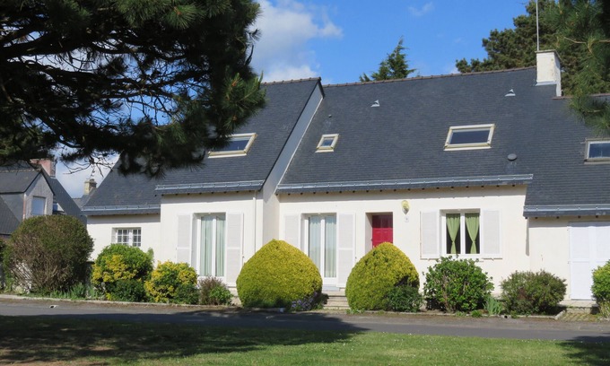 Saint-Philibert House | 2 minutes walk from the beaches and hiking trails.