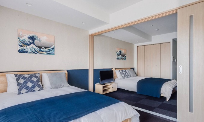 Dotonbori Apartment | 2 minutes walk from the station A base for travel - Superior Twin Room 1006 / Osaka Ōsaka