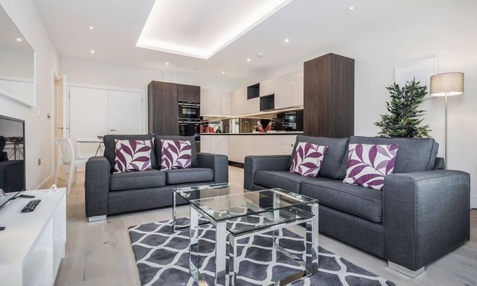 Surbiton Hill Apartment | 2 Newlands House - 3 bedroom apartment