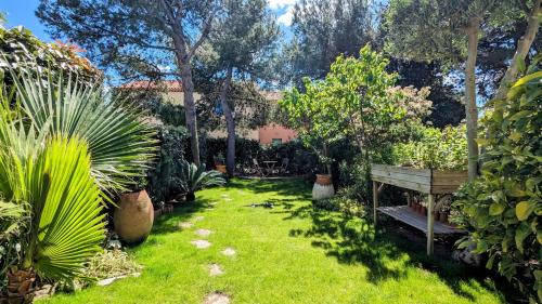 Martigues Apartment | 2 Pièces 45m2, Calme, Confort, Mer à 200m, Jardin, Terrasse, Piscine