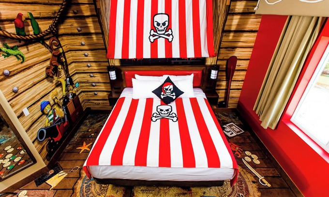 Winter Haven Hotel | 2 Pirate Theme Rooms, Legoland Resort, Treasure-Fun Playscape, Near Water Park