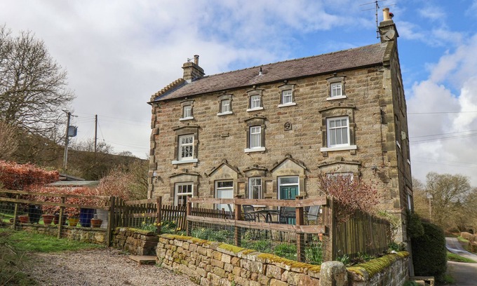 Rosedale Abbey Cottage | 2 PRIMROSE VILLAS, pet friendly, with open fire in Rosedale Abbey