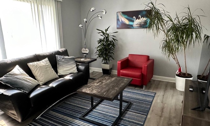 East Kildonan House | 2 Private Bedrooms in Winnipeg1