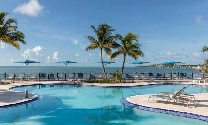 Islamorada Hotel | 2 Queen Bed Rooms w/Balcony, 3 Outdoor Pools, Free Parking & Pet Friendly