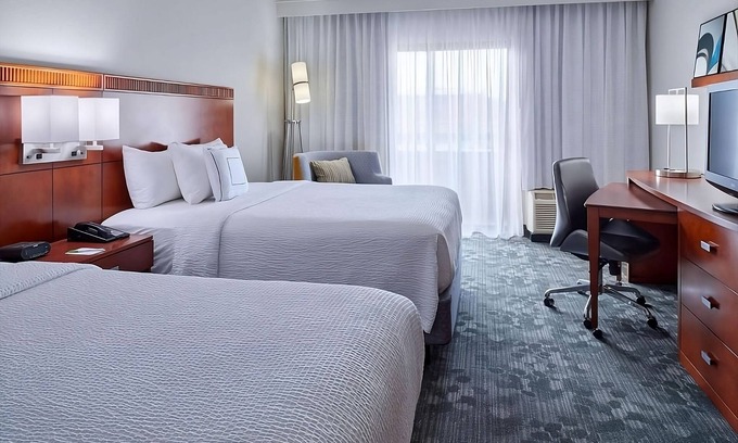 Indianapolis Resort | 2 Relaxing Units Close to Butterfly Village! Indoor Pool, Pet-friendly!