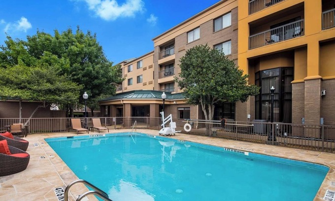 Richardson Hotel | 2 Relaxing Units Near Galatyn Woodland Preserve, Pets Allowed, FREE Parking!