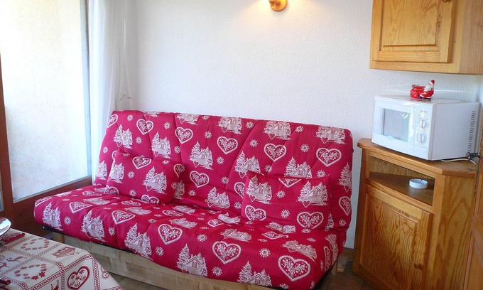 Combloux Apartment | 2-room apartment for 5 people, 500m from village, parking, ski locker