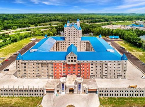 Grandville Apartment | 2 separate 2 bedrooms suite's with parking at The Grand Castle