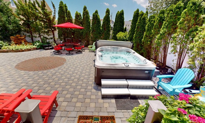 Point Pleasant Beach House | 2 short blocks to the beach. 2025 TOP OF THE LINE HUT TUB.