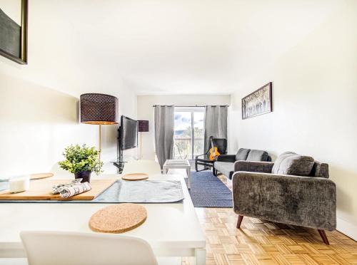De Lorimier Apartment | 2 Spacious Luxury Bedroom Montreal