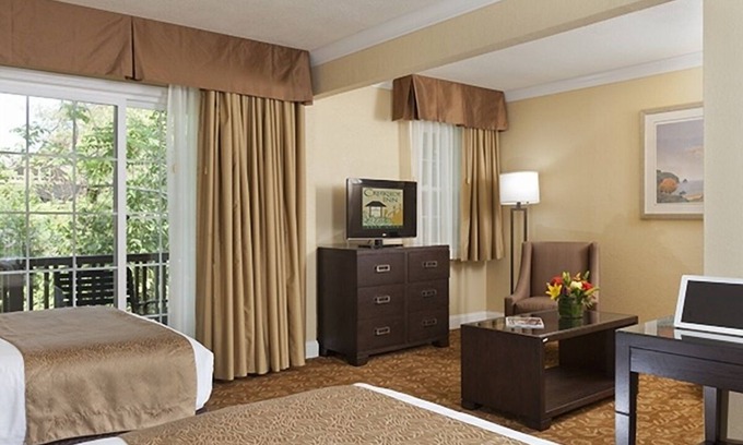 Barron Park Hotel | 2 Spacious Room with Free Breakfast, Heated Pool & Parking Near Stanford