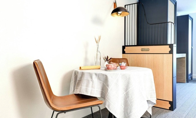 Lexington Hotel | 2 Spacious Suite Ideal For Lexington Retreat | Pets Are Allowed