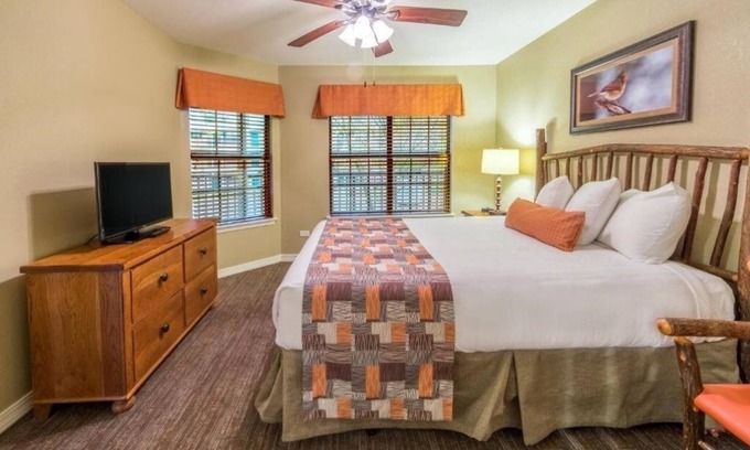 Sheridan House | 2 Spacious Villas w/Living Area & Kitchen | Balcony w/Scenic View