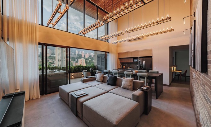 La Florida Apartment | 2-story 2470 sqft duplex with breathtaking view to El Poblado